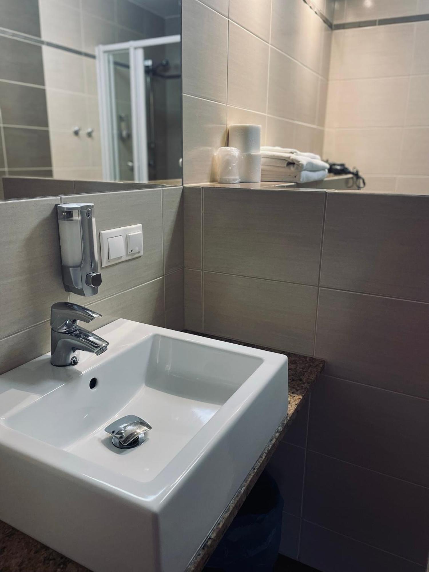Papaver Hotel Ślesin Dış mekan fotoğraf