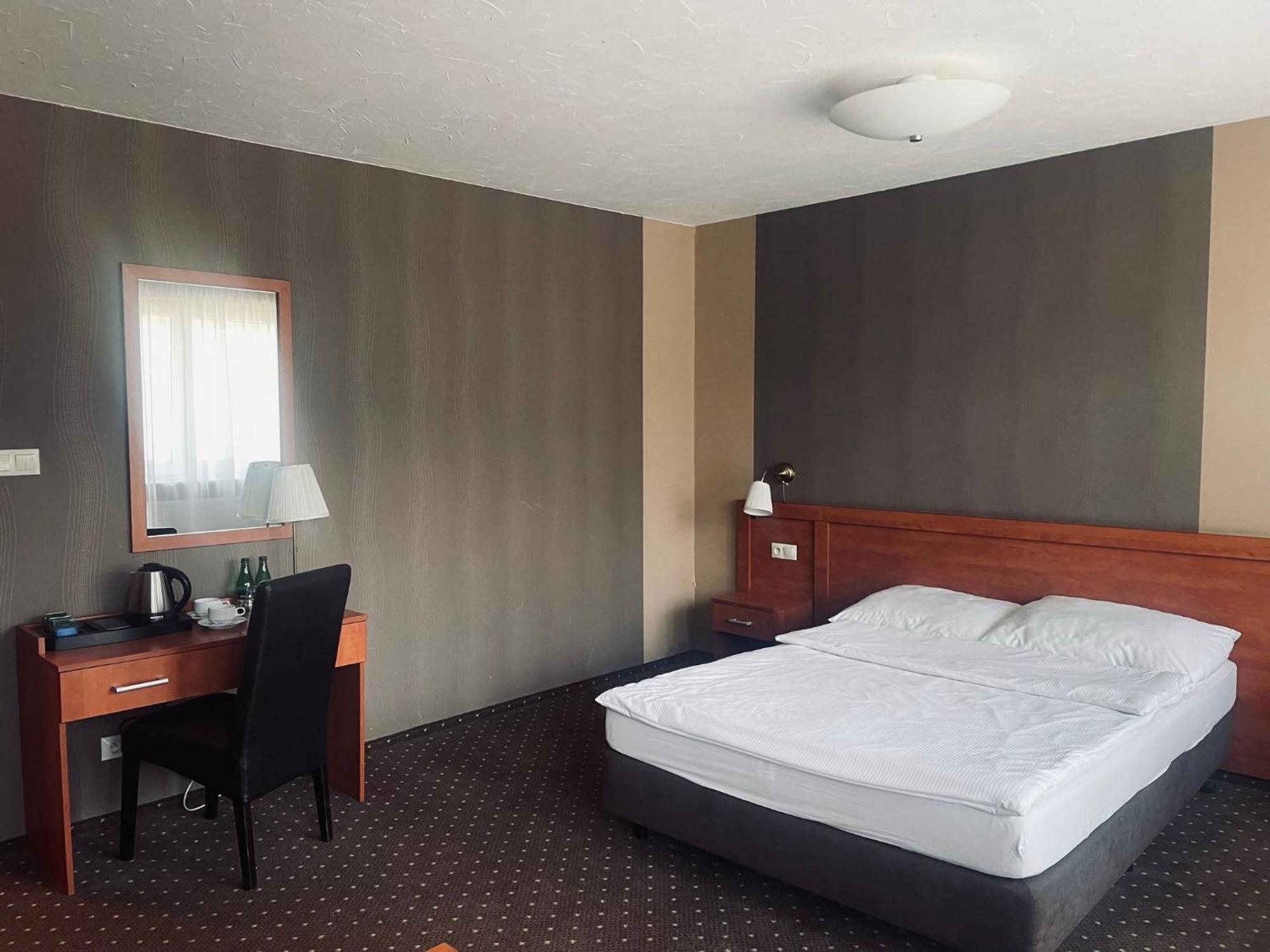 Papaver Hotel Ślesin Dış mekan fotoğraf