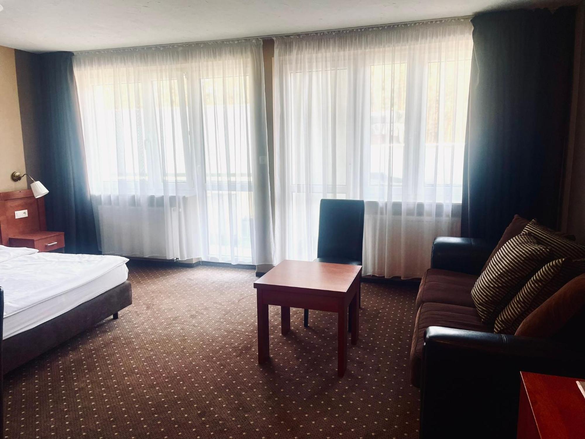 Papaver Hotel Ślesin Dış mekan fotoğraf